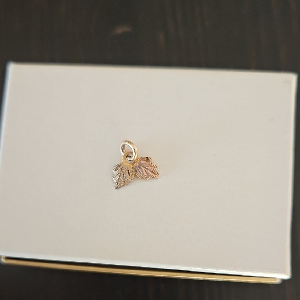 10k Elegant Blackhills Gold Double Leaf Pendant
